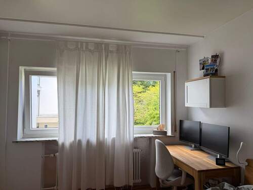 Arbeitsplatz i. Schlafzimmer - 