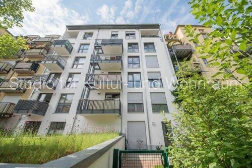 Blick auf die Rückseite vom Vorderhaus - SfKW - Kiez-Appartement mit Parkett, Duschbad, Dach-Balkon und EBK ab 01.01.2026