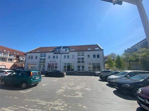 Parkplatz vor dem Objekt - 