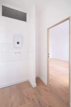 Küche mit Blick in das Zimmer - Etagenwohnung mit 35,00 m&sup2; in Berlin zum Kaufen