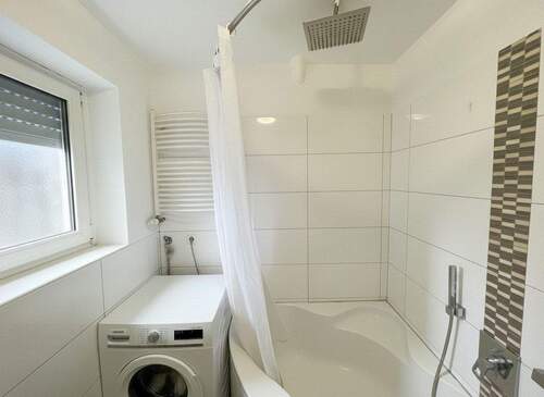 Badezimmer Eckwanne - Etagenwohnung mit 63,50 m&sup2; in Ludwigshafen zum Kaufen