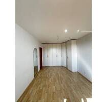 Helle Obergeschosswohnung mit Dachterrasse, Loggia und traumhaftem Fernblick - Tiefgaragenstellplatz - Maintal Bischofsheim