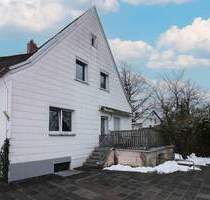 Flexibles Wohnen - Zweifamilienhaus mit vermietetem EG und freiem OG in Schwarzenbruck