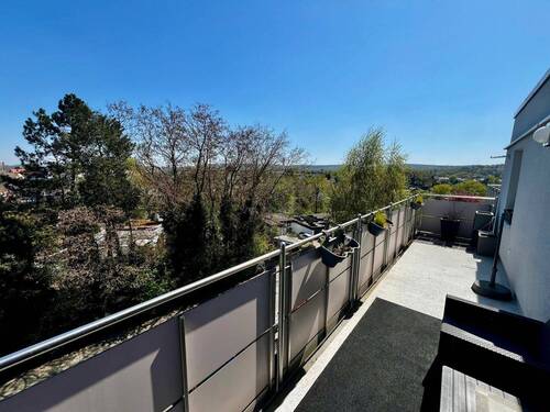 Balkon/ Ausblick - 3 Zimmer Etagenwohnung zum Kaufen in Kaiserslautern
