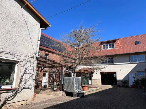 Blick von Straße - 1 Zimmer Mehrfamilienhaus, Wohnhaus zum Kaufen in Naumburg