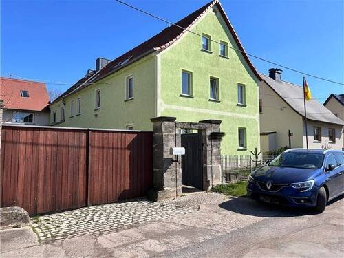 Straßenfront - 1 Zimmer Mehrfamilienhaus, Wohnhaus in Naumburg