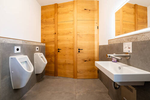 Waschbecken mit Dyson-Airblade - 
