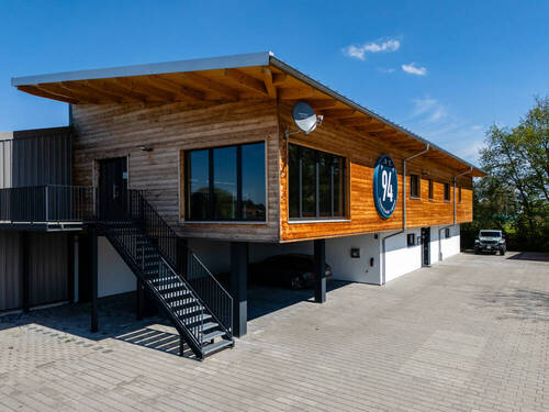 Sportbistro mit Balkon - 