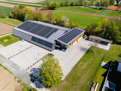 Außenansicht - Sport trifft Genuss: Moderne Premium-Cageballhalle mit hochwertigem Sportbistro