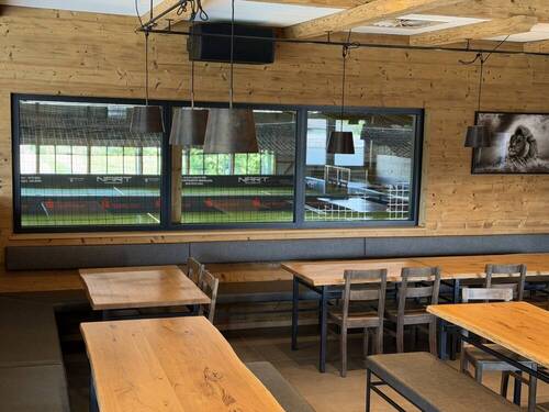 Gastro mit Hallenblick - Halle in Reisbach