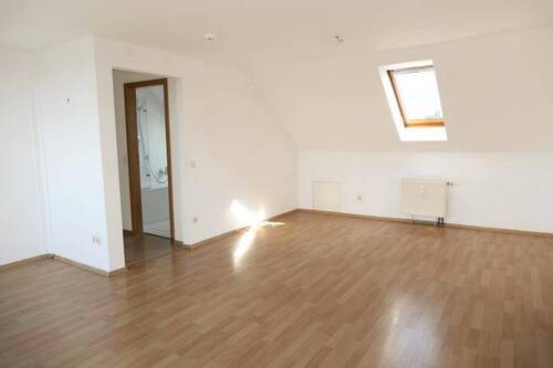 Zimmer 1 - 3 Zimmer Etagenwohnung zur Miete in Nürnberg