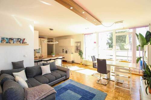 Wohnzimmer - 5 Zimmer Etagenwohnung zum Kaufen in Putzbrunn