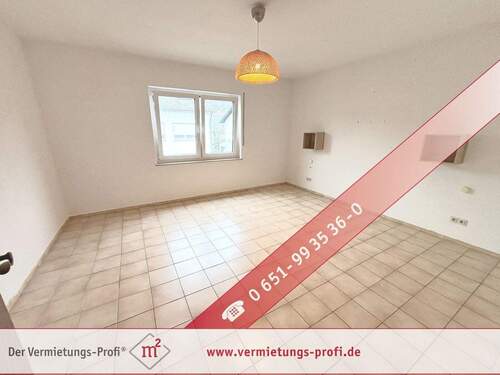 Schlafzimmer - Langsur: Viel Raum für Familie oder WG - 4-Zimmer-Wohnung mit Einbauküche und Balkon.