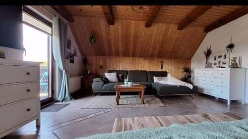 großes Wohnzimmer im OG - 