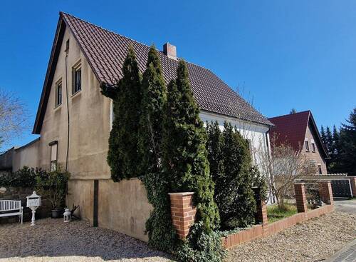 Giebelansicht - 7 Zimmer Einfamilienhaus zum Kaufen in Plessa