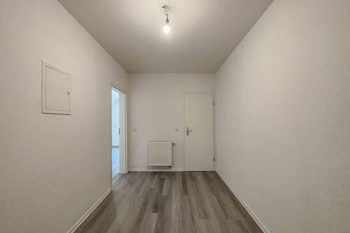 Flur - 2,5-Zimmer - zentrale Lage - frisch renoviert