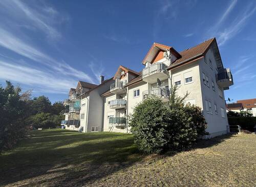 Ansicht Wohnanlage Rückseite - Charmante Dachgeschoss-Maisonettewohnung in Randlage von Walldürn ...