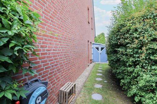 Schuppen neben dem Haus - 