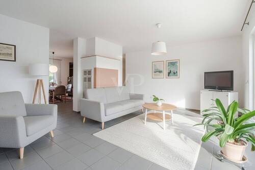 Wohnzimmer mit Kaminofen, - 8 Zimmer Einfamilienhaus in Usingen