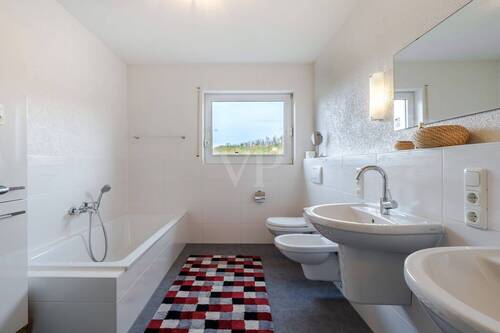 Tageslicht-Bad im Erdgeschoss - 