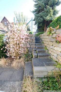 EG-Aufgang in die obere Gartenebene - 