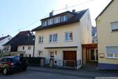 Hausansicht Nordwest - 6 Zimmer Mehrfamilienhaus, Wohnhaus zum Kaufen in Korntal-Münchingen