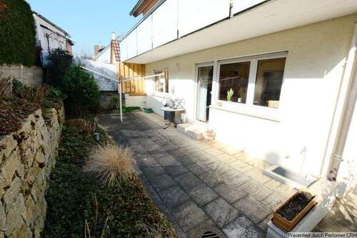 EG-Terrasse und Garten zur Südseite - 