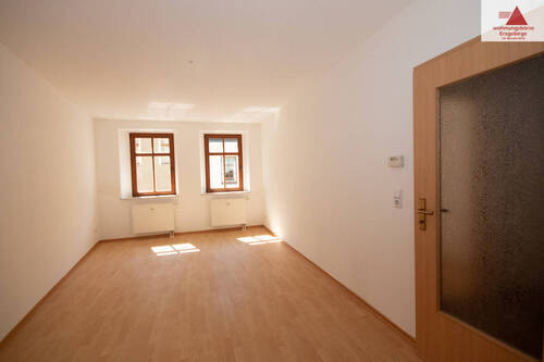 Wohnzimmer - Günstige 2-Raum-Wohnung zentral in Annaberg!