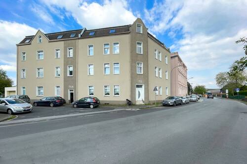 Hausansicht - 3,5 Zimmer - renoviert - ruhige Lage