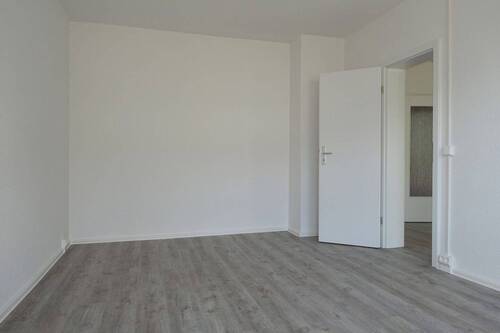 Muster Schlafzimmer Blick Wohnzimmer - Etagenwohnung mit 48,00 m&sup2; in Chemnitz zur Miete