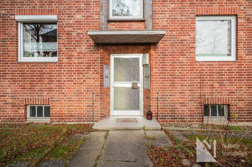Hauseingangstür Wohnhaus - 2 Zimmer Etagenwohnung zum Kaufen in Lüneburg