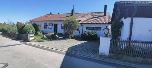 Zugang/Zufahrt zum Haus - Gepflegtes 1-FH mit zwei Garagen in Mallersdorf-Pfaffenberg