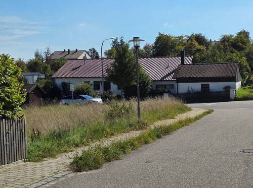 Blick von der Straßenseite aus - 5 Zimmer Einfamilienhaus in Mallersdorf-Pfaffenberg