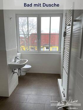 Bad mit Dusche - 3 Zimmer Etagenwohnung in Halle