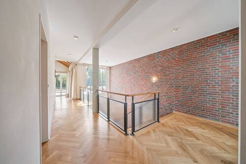 Lichtdurchfluteter Gang - Einfamilienhaus mit 405,00 m&sup2; in Hamburg zum Kaufen