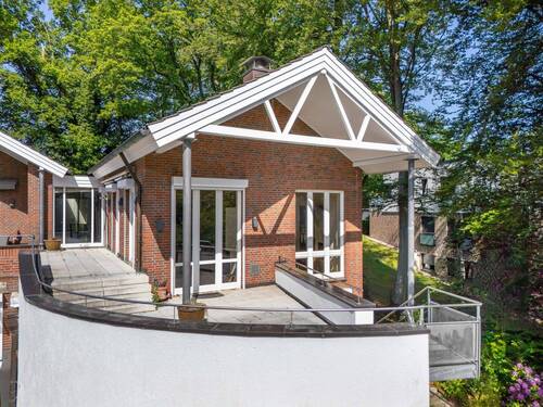 Terrasse zum Alsterlauf ausgerichtet - 