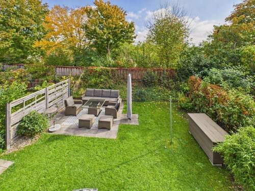 Blick vom Balkon in den Garten - 