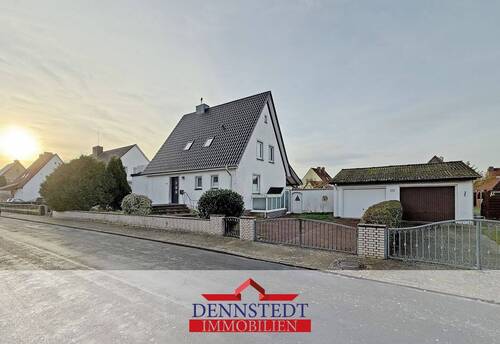 Ansicht Straße - Modernisiertes Einfamilienhaus mit Charme & klarer Raumstruktur