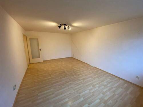 Wohnzimmer - 2 Zimmer Etagenwohnung in Fürstenfeldbruck