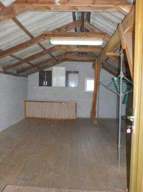 ... und in den Abstellraum des Nebengebäudes - 