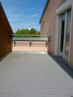 auf dem Süd-West-Balkon - Zentral, dennoch ruhig: schöne Wohnung (4ZKB, Balkon, etc.)! Mit allem, was das Mieterherz begehrt!