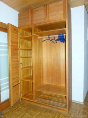 inklusive Garderobenschrank - 