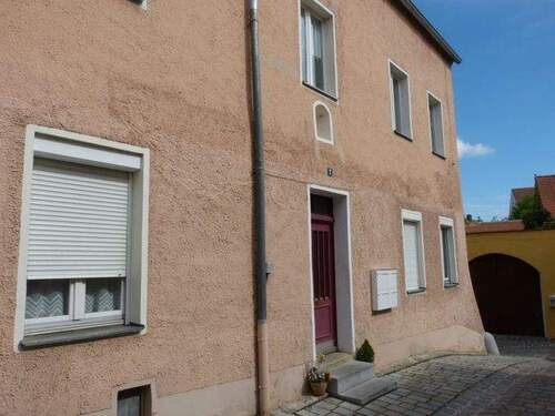 außen, mit Hauseingang - 4 Zimmer Etagenwohnung zur Miete in Burglengenfeld