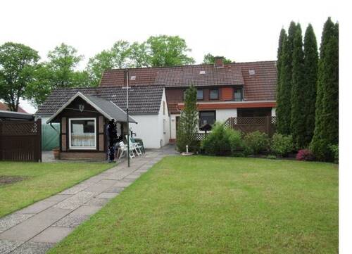 Hausansicht vom Garten - 7 Zimmer Mehrfamilienhaus, Wohnhaus zum Kaufen in Bremen