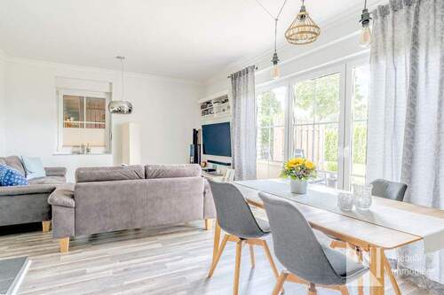 Helles Esszimmer mit Wohnzimmer - 