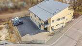 Luftbild-Ansicht Süd-West - Gastro-Produktion, Eventsaal & Wohnen vereint - vielseitiges Gewerbeobjekt mit sofortigem Cashflow!