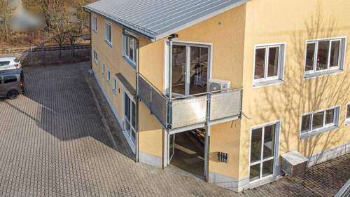 Luftbild-Ansicht Balkon und Eingang Laden_ausgeblendet - Hotel, Pension, Gasthof in Langenzenn