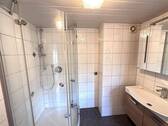 Bad mit Dusche und WM-Anschluss - 