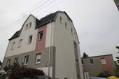 Hausansicht - 3 Zimmer Etagenwohnung zur Miete in Hartmannsdorf