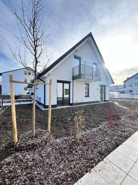 DHH 3 und 4 - Familiengerechte Doppelhaushälfte mit Souterrain-Bereich, Speicher und großem Garten